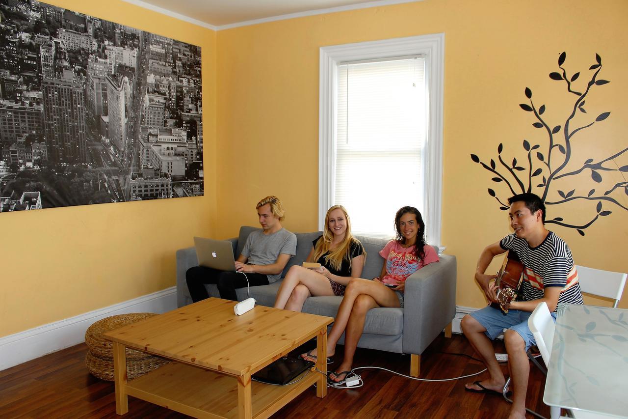 Providence Hostel & Guest House Екстер'єр фото