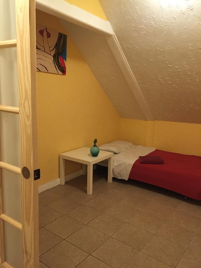 Providence Hostel & Guest House Екстер'єр фото